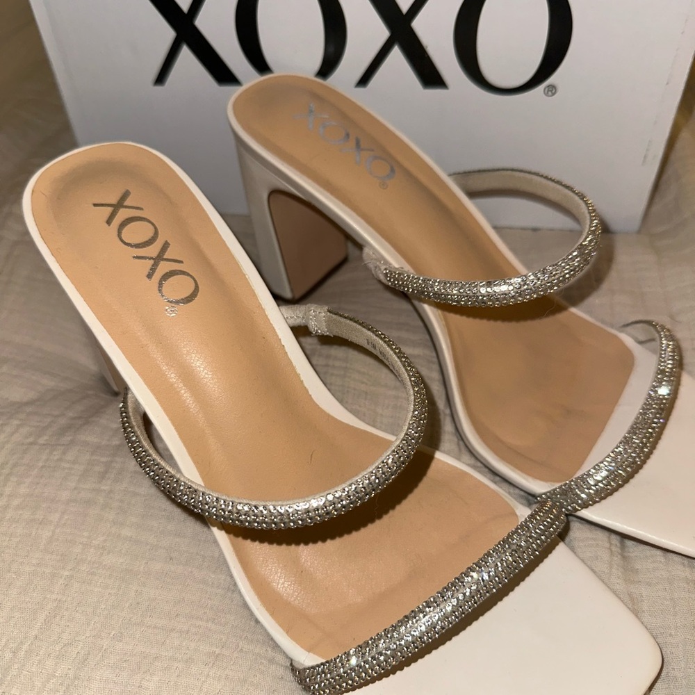 XOXO Women's Silver and Cream Heeled Sandals